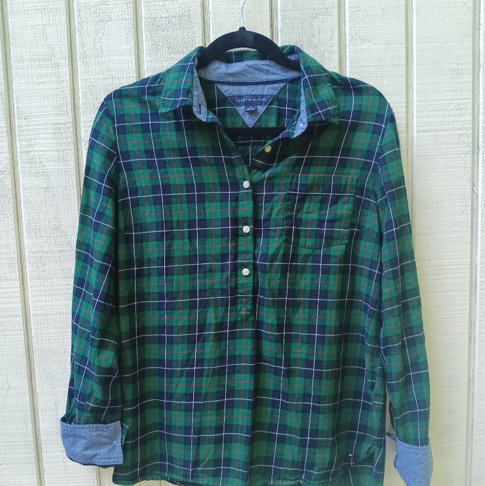 Tommy Hilfiger Women’s Green and Blue Plaid Long Sleeve Button-Up Shirt